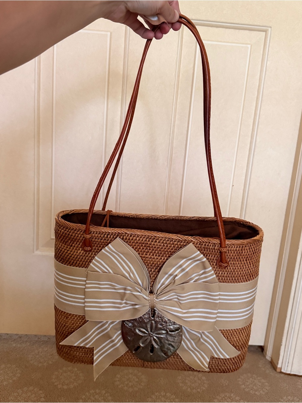 EUC Bosom Buddy Handwoven Straw Bag with Ribbon & Sand Dollar - Picture 2 of 14